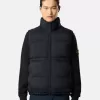 Gilet con finitura idrorepellente e tasche con bottoni a pressione Gilet con finitura idrorepellente e tasche con bottoni a pressione