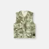 Gilet con stampa mimetica e fodera in cotone ripstop. Gilet con stampa mimetica e fodera in cotone ripstop.