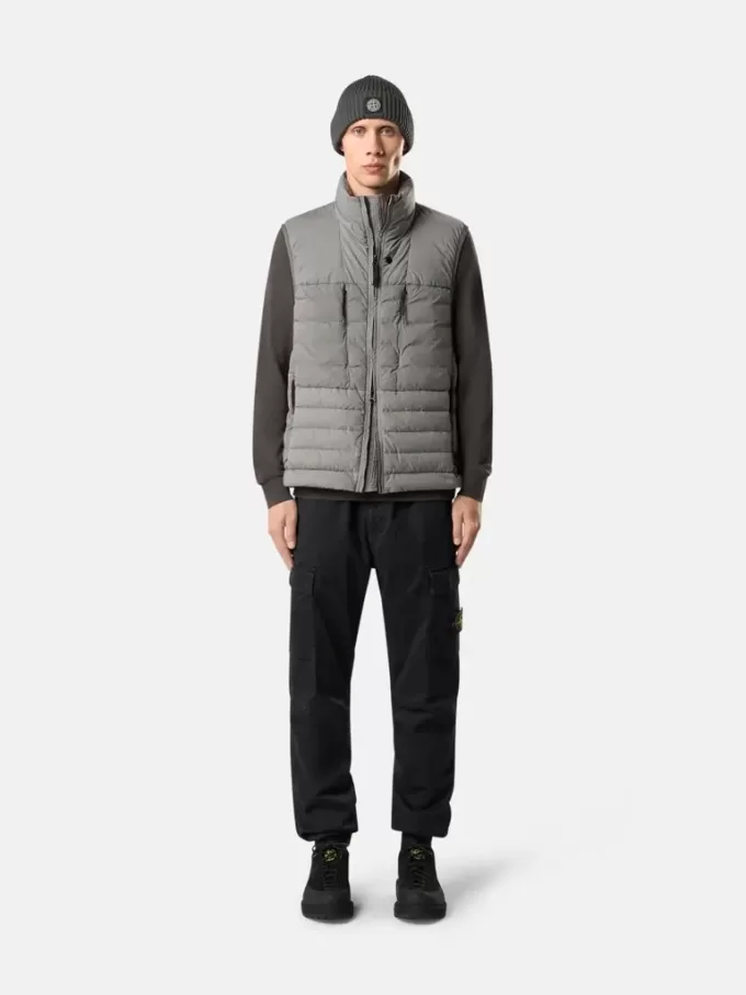 Gilet in piuma con tunnel senza cuciture e trattamento anti-caduta.