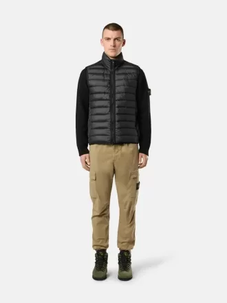 Gilet leggero con cerniera e trattamento anti-goccia Gilet leggero con cerniera e trattamento anti-goccia