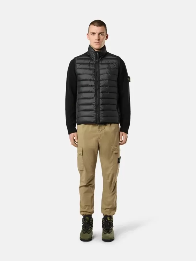 Gilet leggero con cerniera e trattamento anti-goccia Gilet leggero con cerniera e trattamento anti-goccia
