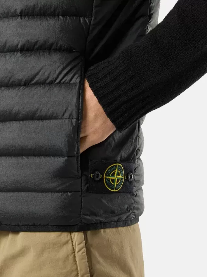 Gilet leggero con cerniera e trattamento anti-goccia Gilet leggero con cerniera e trattamento anti-goccia