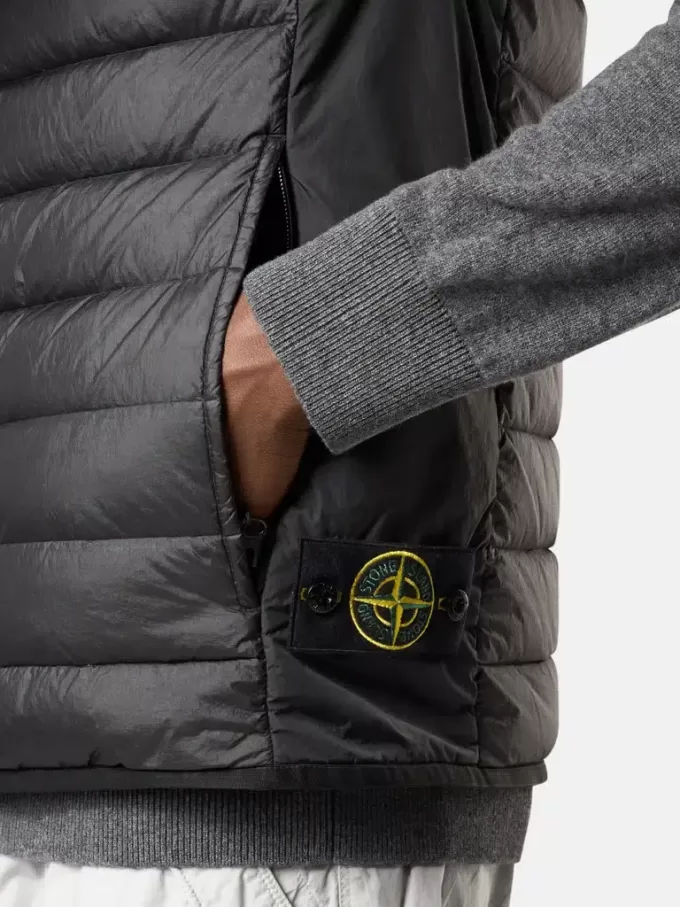 Gilet leggero con cerniera e trattamento anti-goccia Gilet leggero con cerniera e trattamento anti-goccia
