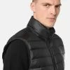 Gilet leggero con cerniera e trattamento anti-goccia Gilet leggero con cerniera e trattamento anti-goccia