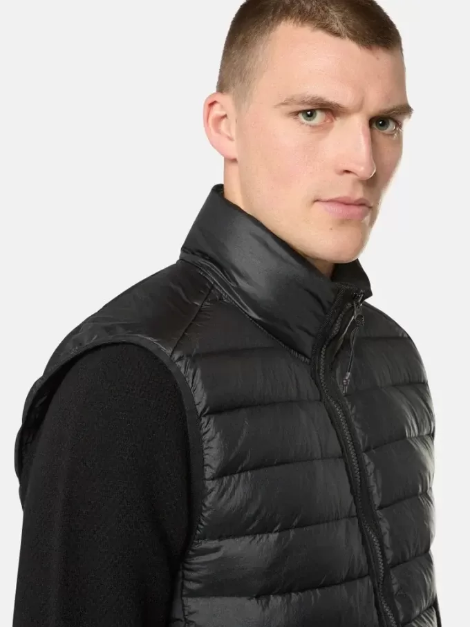 Gilet leggero con cerniera e trattamento anti-goccia Gilet leggero con cerniera e trattamento anti-goccia