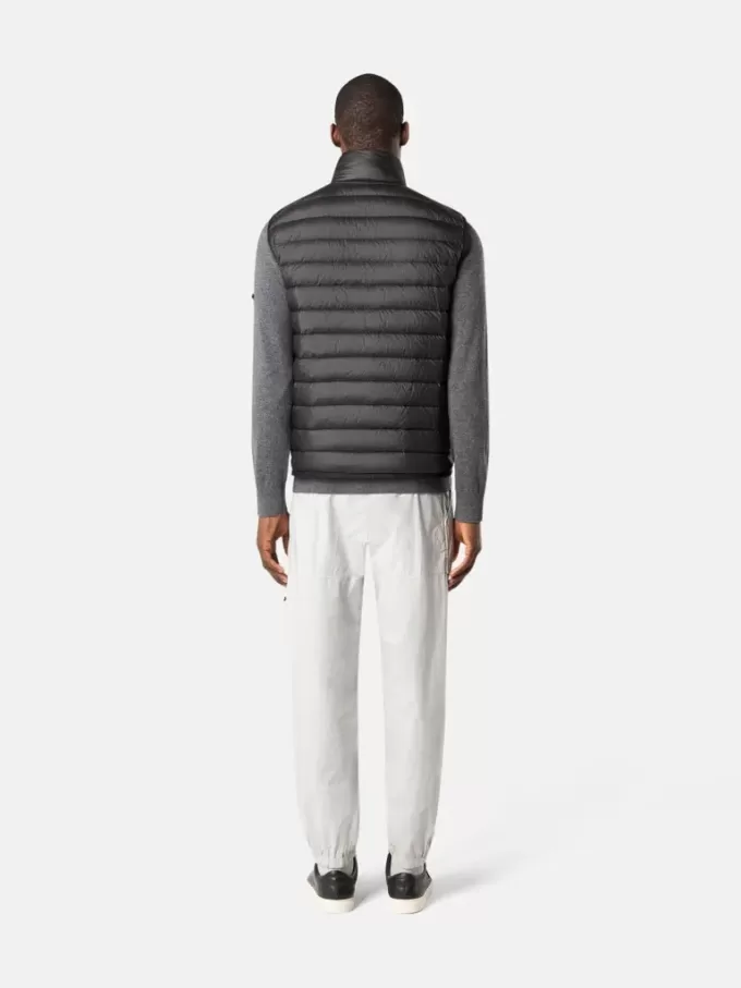 Gilet leggero con cerniera e trattamento anti-goccia Gilet leggero con cerniera e trattamento anti-goccia