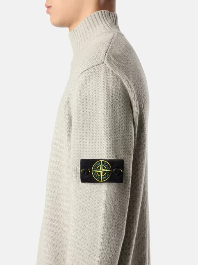 Maglione a collo alto con bordi a costine