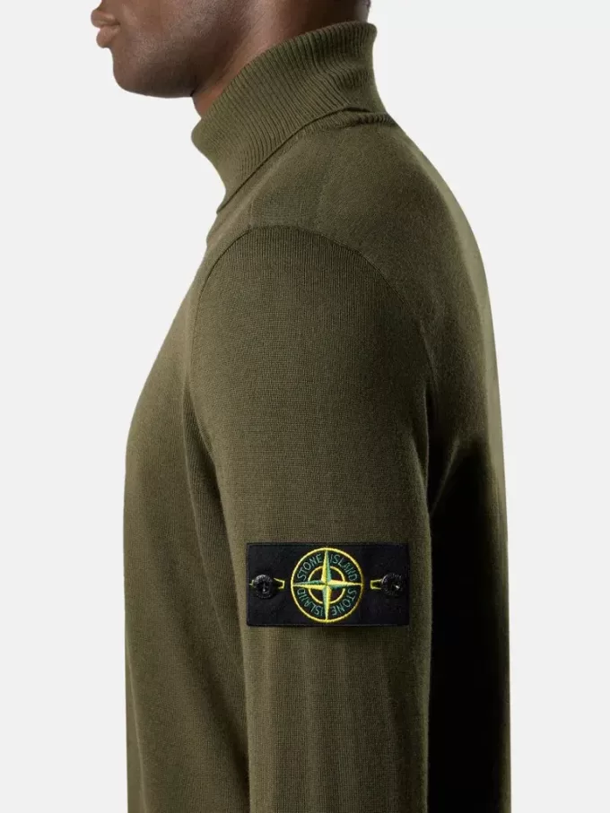 Maglione a collo alto con bordi a costine