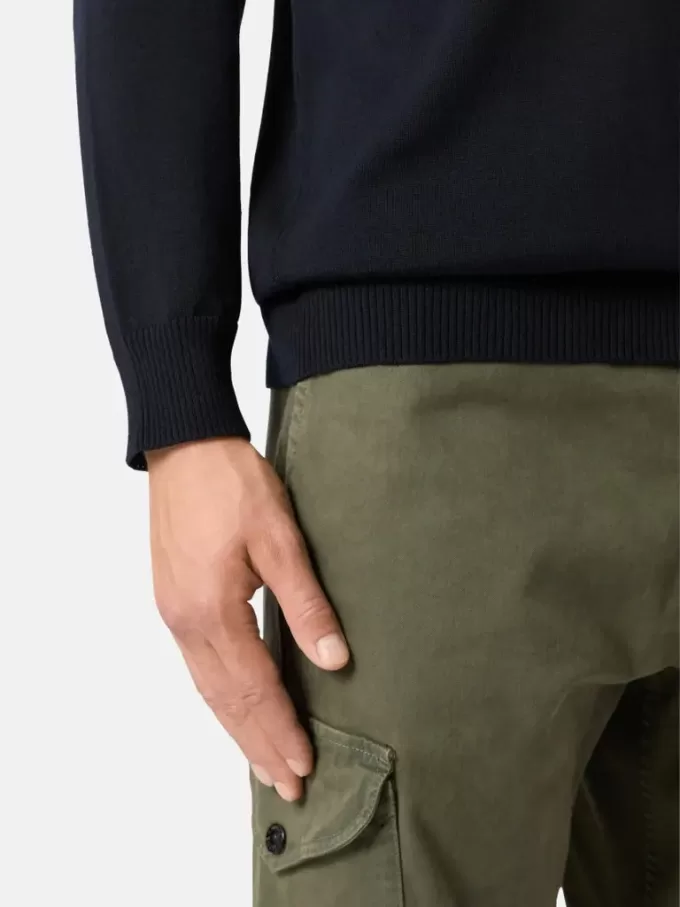 Maglione a collo alto con bordi a costine