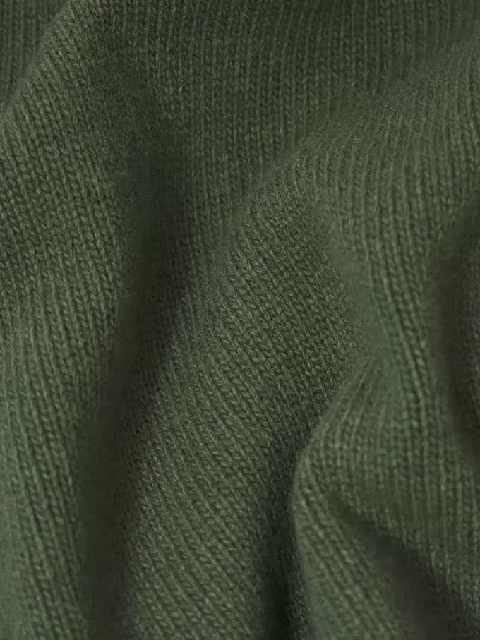 Maglione con bottoni e bordi in feltro Maglione con bottoni e bordi in feltro
