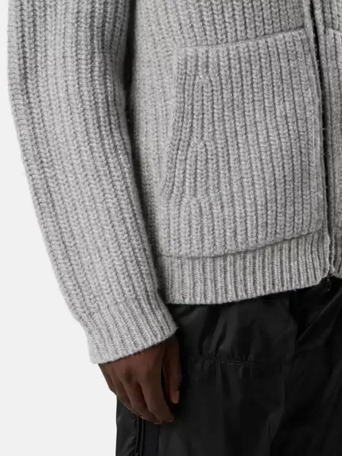 Maglione con cappuccio e zip, tasche e lavorazione a coste
