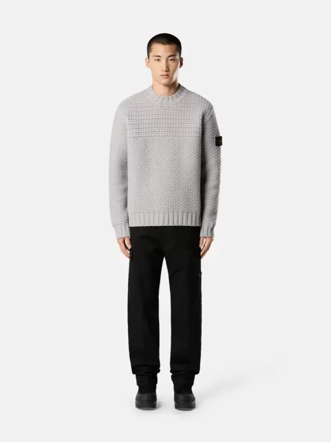 Maglione con collo alto e ampie rifiniture a coste