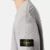 Maglione con collo alto e ampie rifiniture a coste