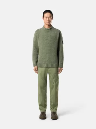 Maglione con collo alto e dettagli a cuciture rovesciate