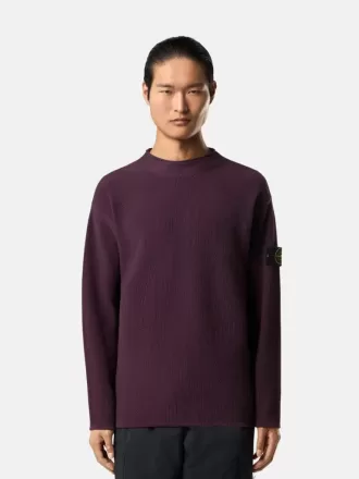 Maglione con collo alto e dettagli a cuciture rovesciate Maglione con collo alto e dettagli a cuciture rovesciate