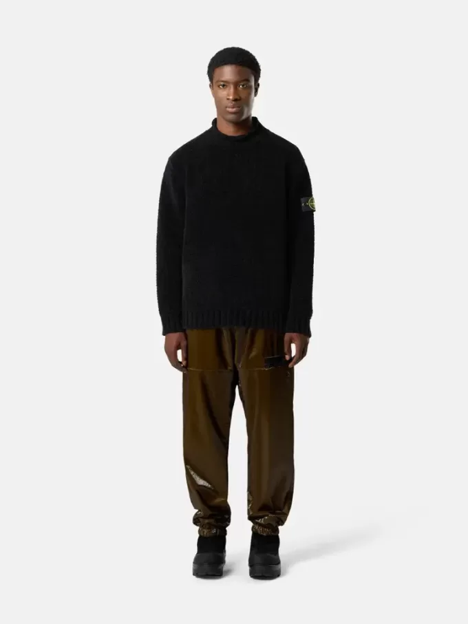 Maglione con collo alto e dettagli a cuciture rovesciate