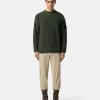 Maglione con collo alto e dettagli a cuciture rovesciate