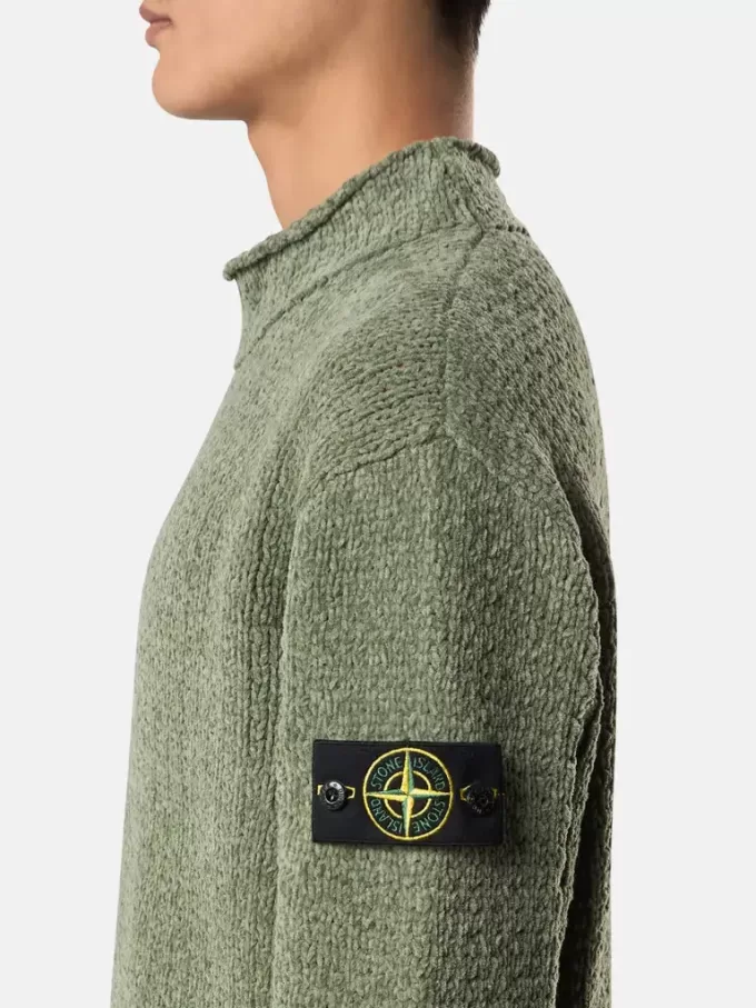 Maglione con collo alto e dettagli a cuciture rovesciate