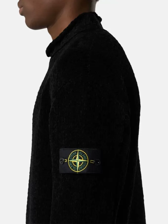Maglione con collo alto e dettagli a cuciture rovesciate