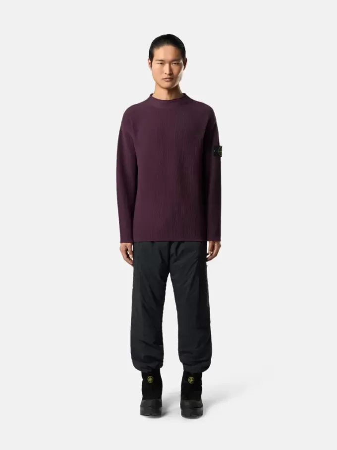 Maglione con collo alto e dettagli a cuciture rovesciate