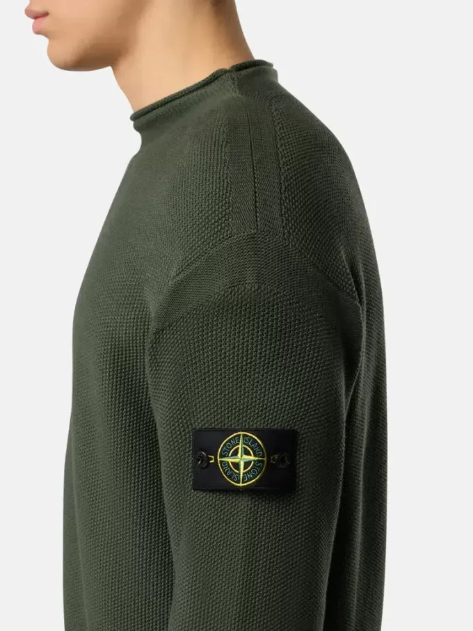 Maglione con collo alto e dettagli a cuciture rovesciate
