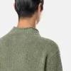Maglione con collo alto e dettagli a cuciture rovesciate