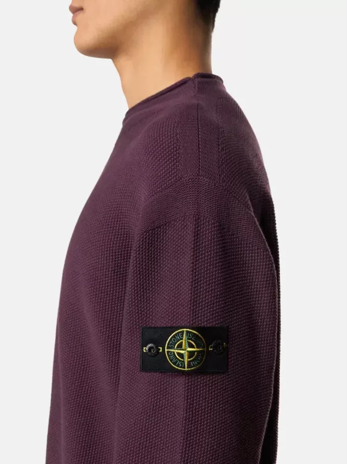 Maglione con collo alto e dettagli a cuciture rovesciate