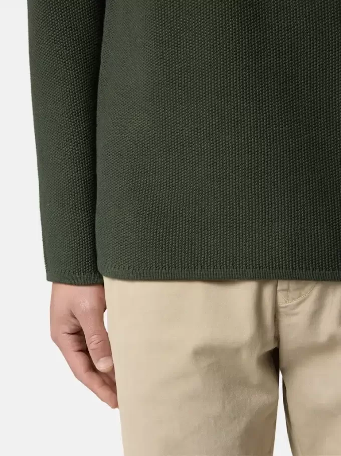 Maglione con collo alto e dettagli a cuciture rovesciate