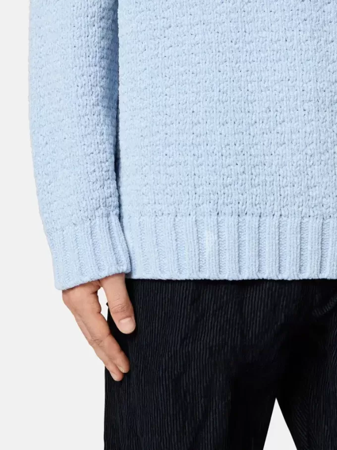 Maglione con collo alto e dettagli a cuciture rovesciate