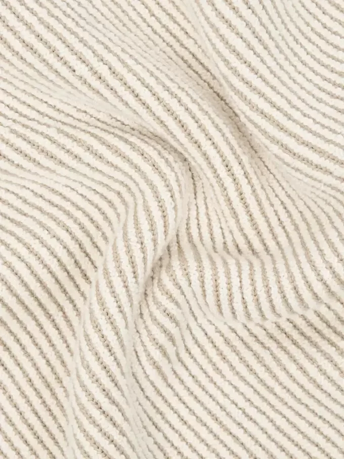 Maglione con collo alto e texture a costine vanisé Maglione con collo alto e texture a costine vanisé