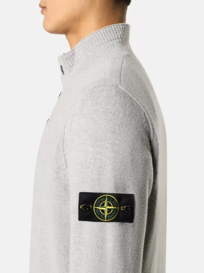 Maglione con mezza zip e rifiniture in feltro Maglione con mezza zip e rifiniture in feltro