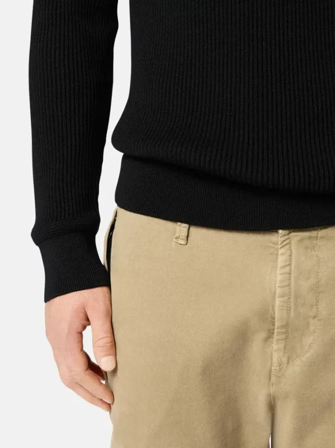 Maglione girocollo con bordi a costine