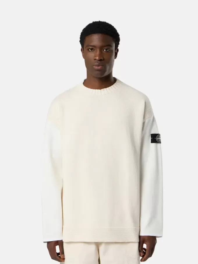 Maglione girocollo con dettagli cuciture a contrasto Maglione girocollo con dettagli cuciture a contrasto