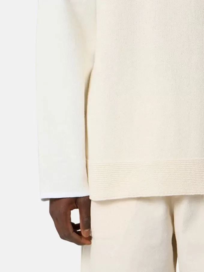 Maglione girocollo con dettagli cuciture a contrasto Maglione girocollo con dettagli cuciture a contrasto