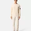 Maglione girocollo con lavorazione a coste e maniche raglan. Maglione girocollo con lavorazione a coste e maniche raglan.