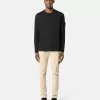 Maglione girocollo con piccoli dettagli arrotolati Maglione girocollo con piccoli dettagli arrotolati