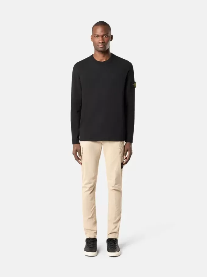 Maglione girocollo con piccoli dettagli arrotolati Maglione girocollo con piccoli dettagli arrotolati