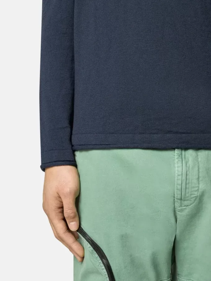 Maglione girocollo con piccoli dettagli arrotolati