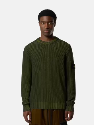 Maglione girocollo con spray bicolore e lavorazione a coste Maglione girocollo con spray bicolore e lavorazione a coste
