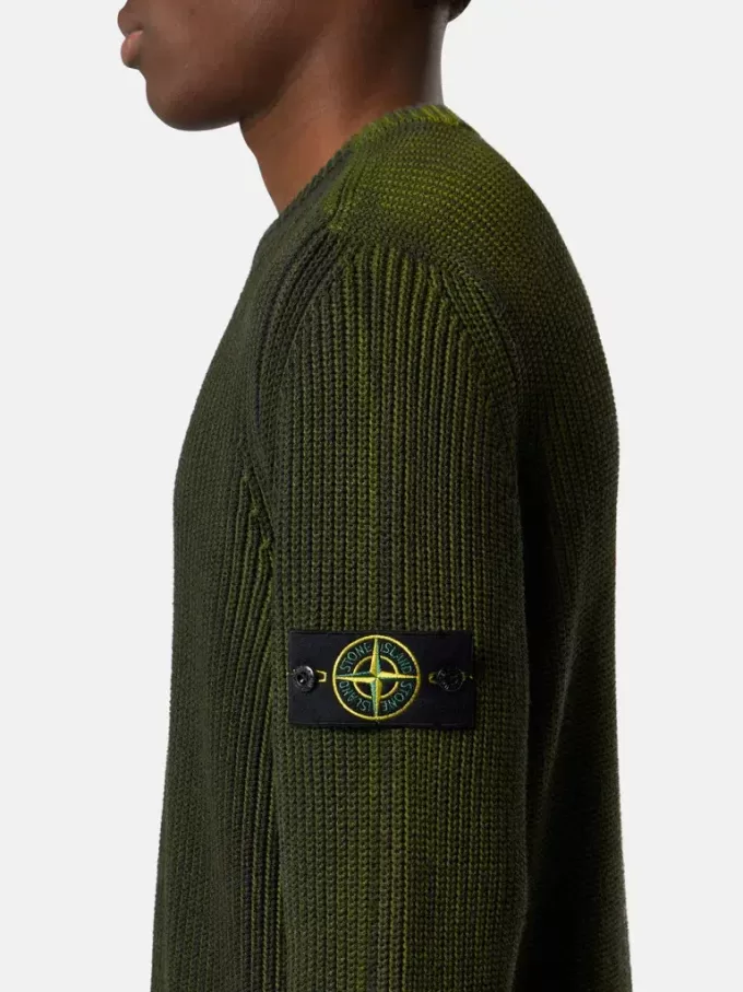 Maglione girocollo con spray bicolore e lavorazione a coste