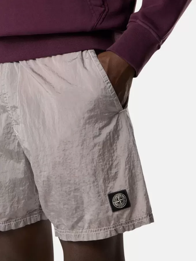 Morbidi pantaloncini da bagno con tasche e fodera in rete. Morbidi pantaloncini da bagno con tasche e fodera in rete.