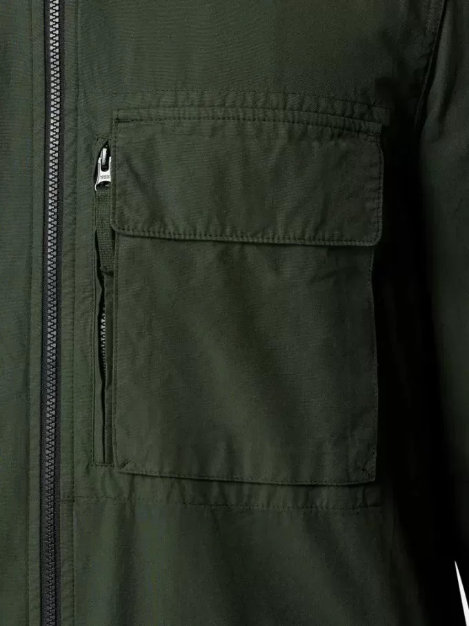 Overshirt comoda con tasche sul petto a strati Overshirt comoda con tasche sul petto a strati