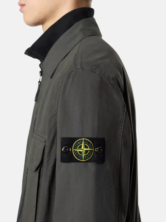 Overshirt comoda con tasche sul petto a strati Overshirt comoda con tasche sul petto a strati