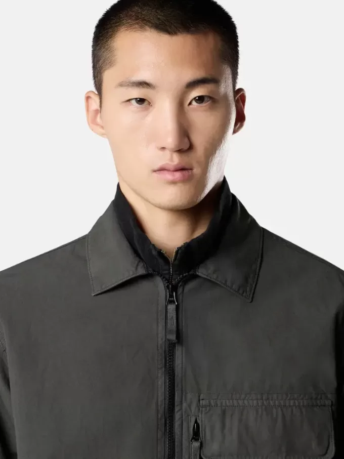 Overshirt comoda con tasche sul petto a strati Overshirt comoda con tasche sul petto a strati