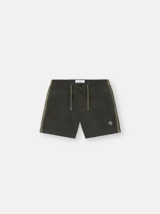 Pantaloncini da bagno slim fit con tasche e fodera in rete Pantaloncini da bagno slim fit con tasche e fodera in rete