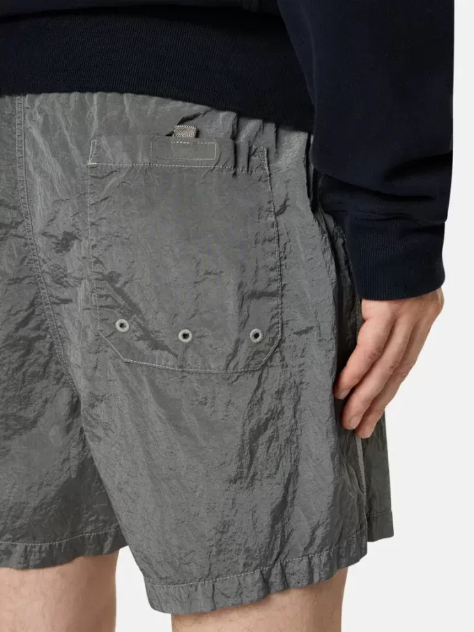 Pantaloncini da bagno slim fit con tasche e fodera in rete Pantaloncini da bagno slim fit con tasche e fodera in rete