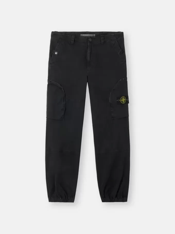 Pantaloni cargo dal taglio regolare con fondo gamba elasticizzato Pantaloni cargo dal taglio regolare con fondo gamba elasticizzato