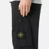 Pantaloni cargo dal taglio regolare con fondo gamba elasticizzato Pantaloni cargo dal taglio regolare con fondo gamba elasticizzato