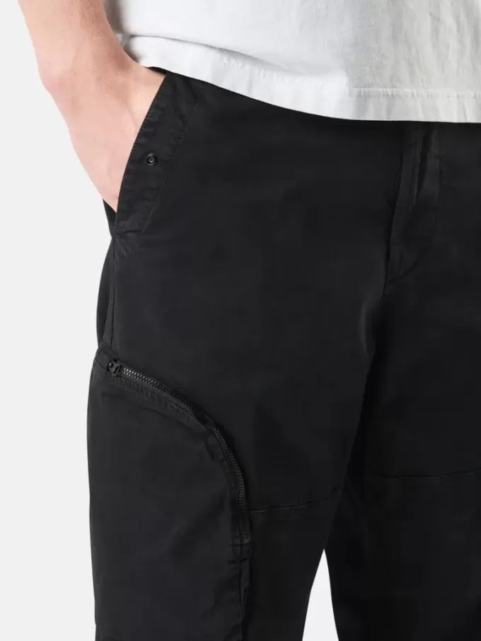Pantaloni cargo dal taglio regolare con fondo gamba elasticizzato Pantaloni cargo dal taglio regolare con fondo gamba elasticizzato
