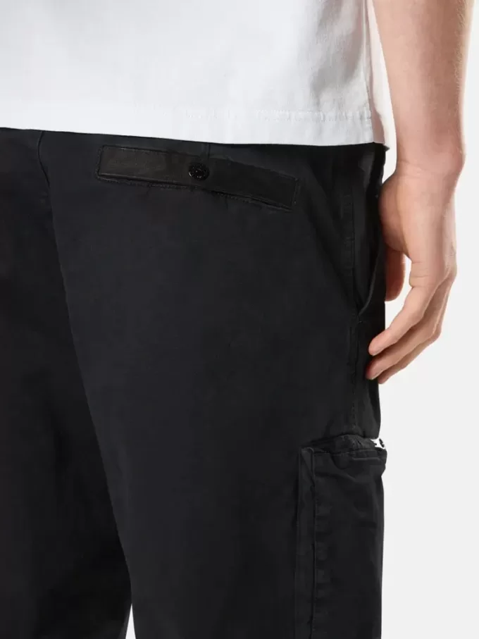 Pantaloni cargo dal taglio regolare con fondo gamba elasticizzato Pantaloni cargo dal taglio regolare con fondo gamba elasticizzato